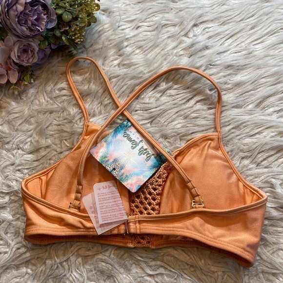 NWT Luli Fama Let’s Be Mermaids Crochet Loops Cutout Sporty Bra Top Sea Shell S - Picture 8 of 11